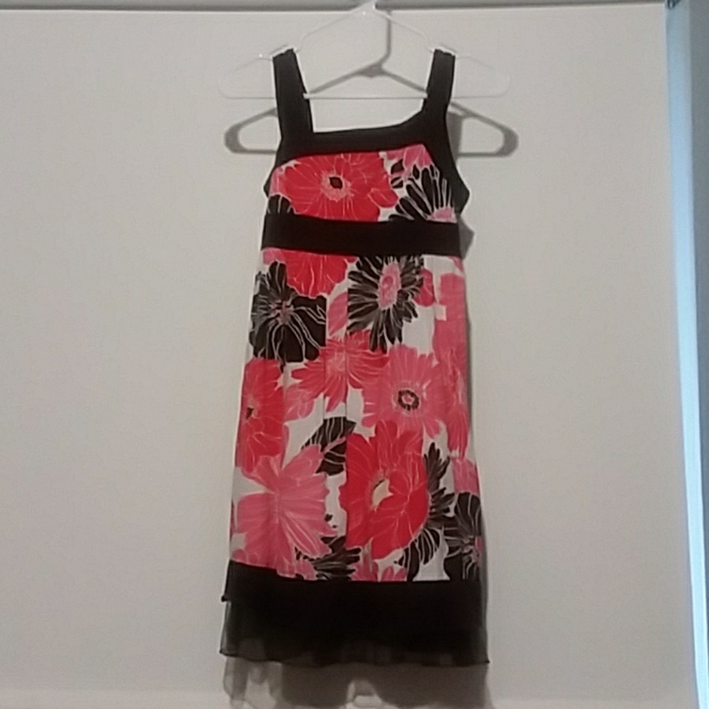 Adorable flower dress with lace at the bottom
